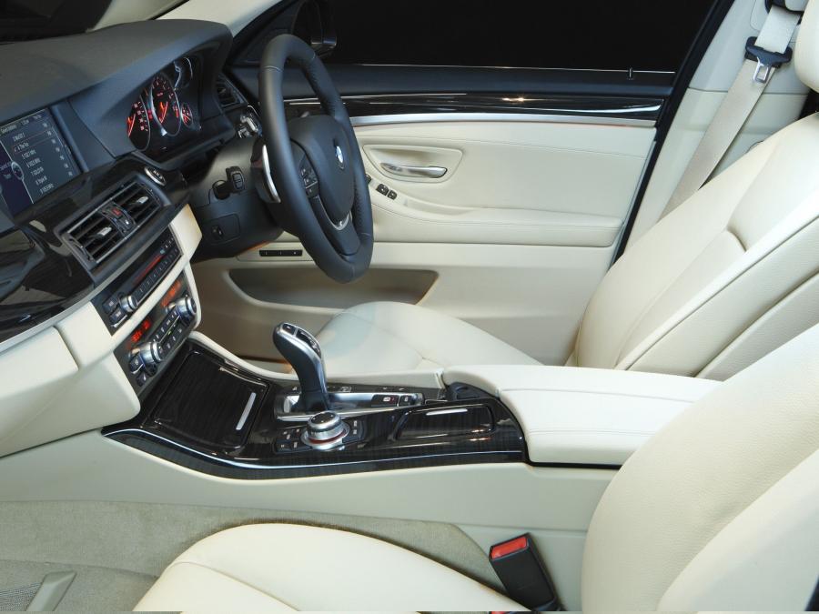  BMW 535i Sedan 2011 года  (AU) (фото 13 из 16)